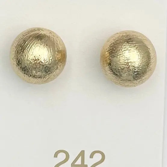 Chic Gold Stud