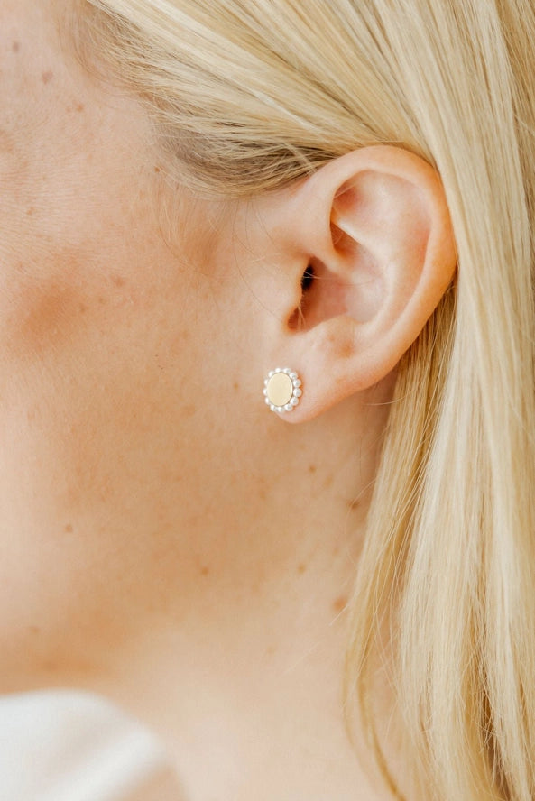 Alice Pearl Screwback Stud Earrings