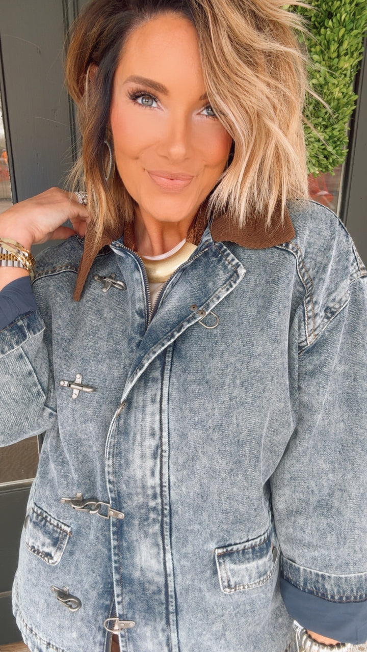 Contrast Collar Latch Hook Washed Denim Jacket