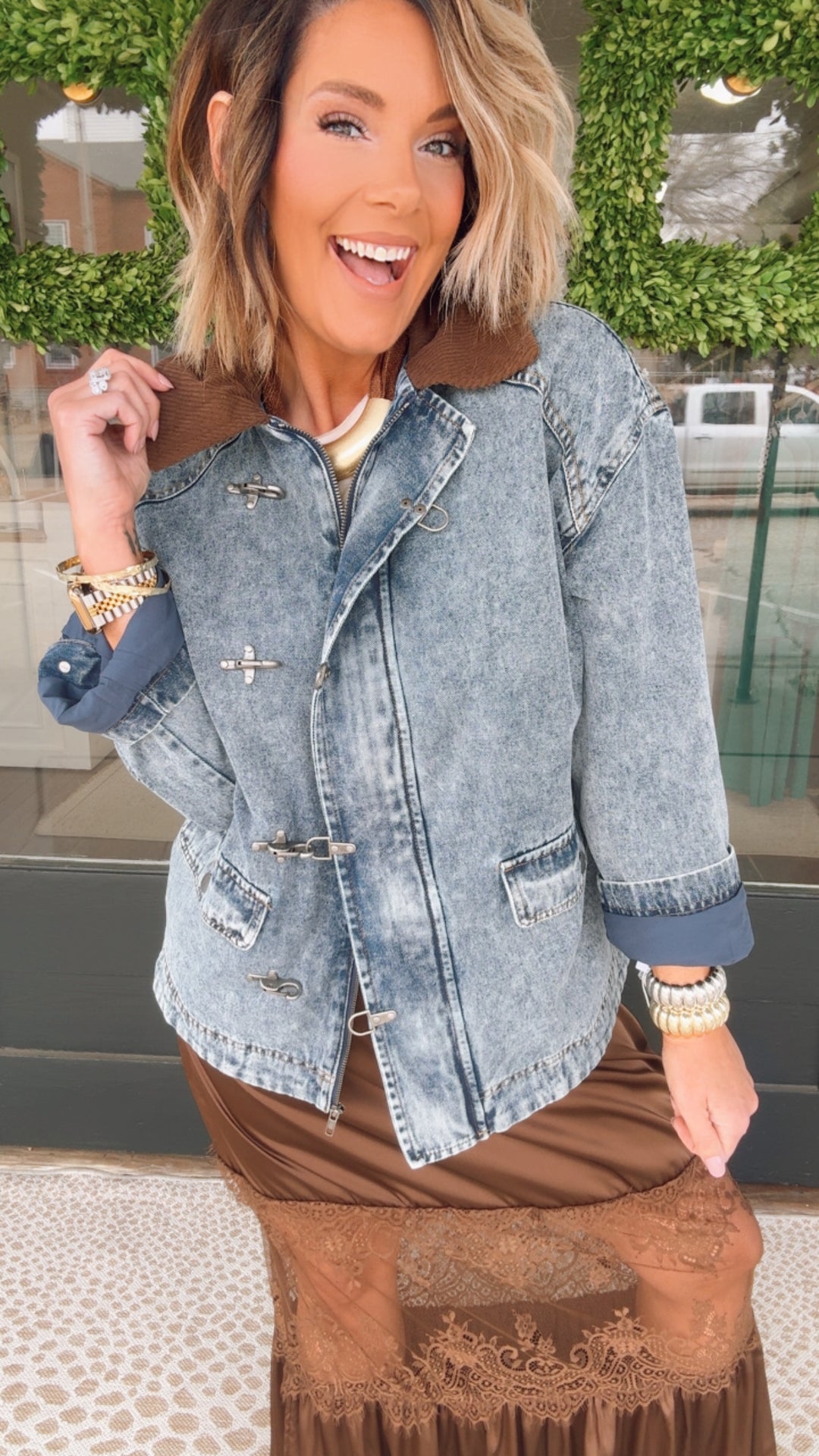 Contrast Collar Latch Hook Washed Denim Jacket