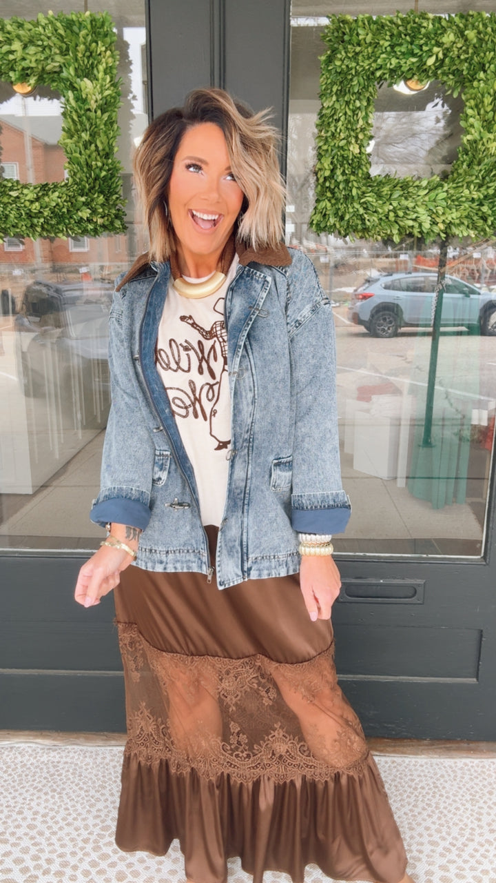 Contrast Collar Latch Hook Washed Denim Jacket