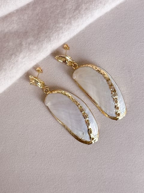 Easton Elle Large Shell Earrings