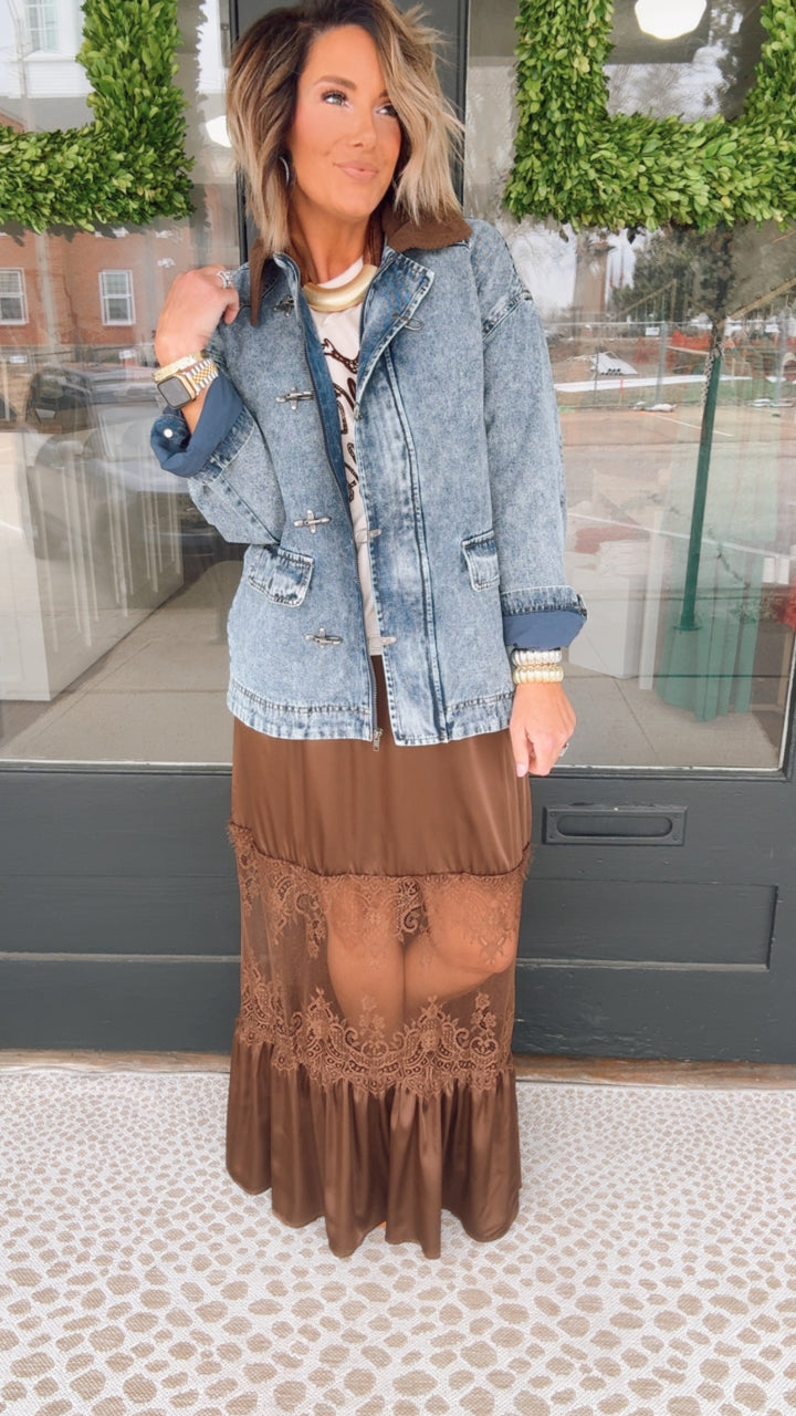 Contrast Collar Latch Hook Washed Denim Jacket