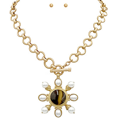 The Midnight Manor Necklace