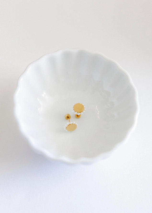 Alice Pearl Screwback Stud Earrings